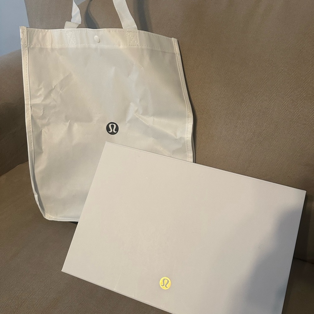 **SOLD** Lululemon Define Jacket - Picture 6 of 7